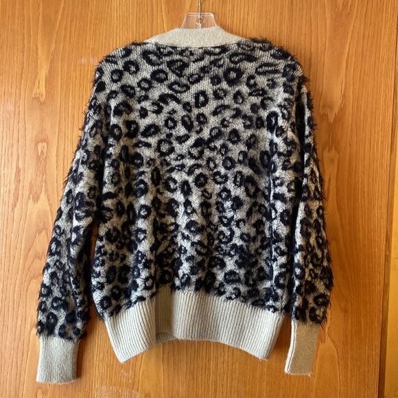 Cheetah print sweater - Picture 2 of 2